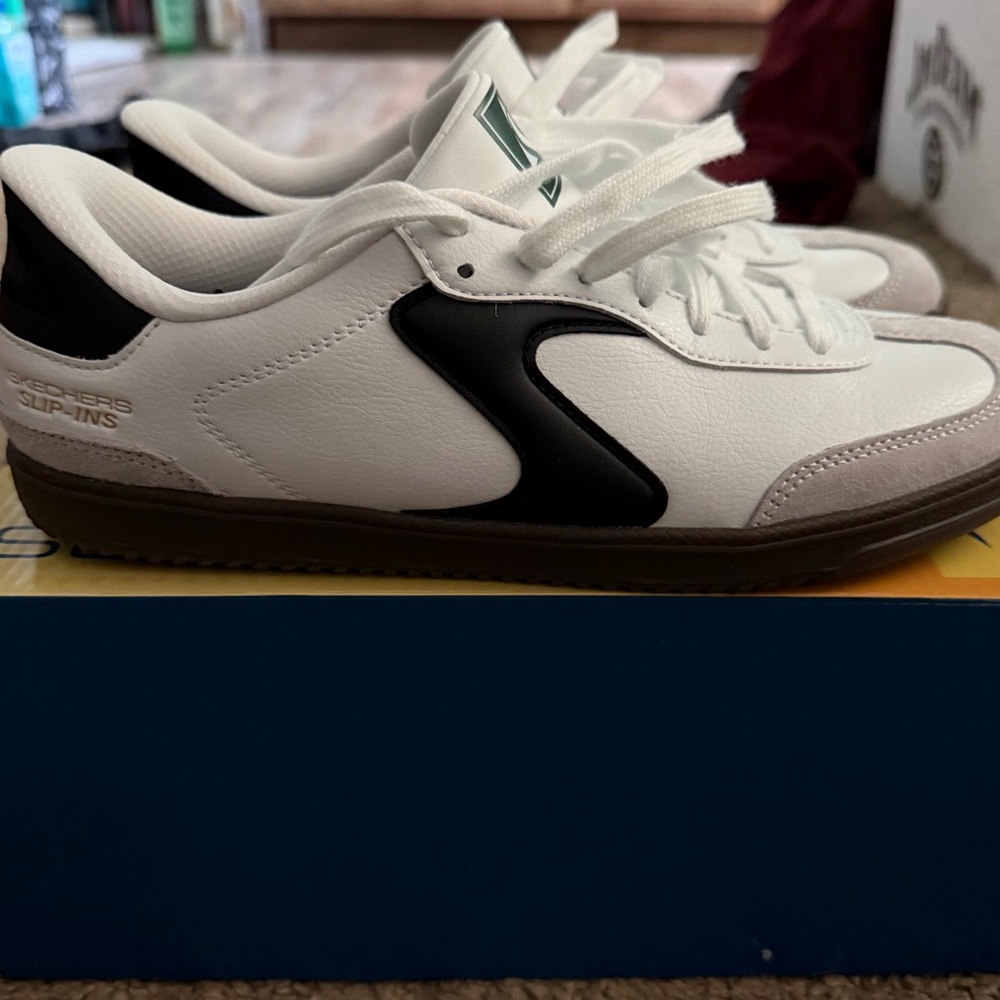 Skechers Hotshot-Relegate White and Black Men's Sneakers
